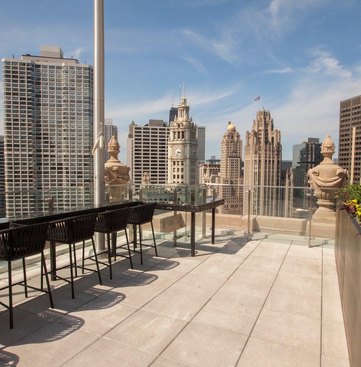 Terrace View, IL - LondonHouse's Terrace Gives Guests Unforgettable Downtown Rooftop Views |  Eater